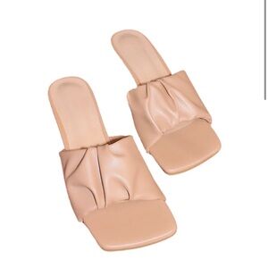 Tan Pleated square toe mule.